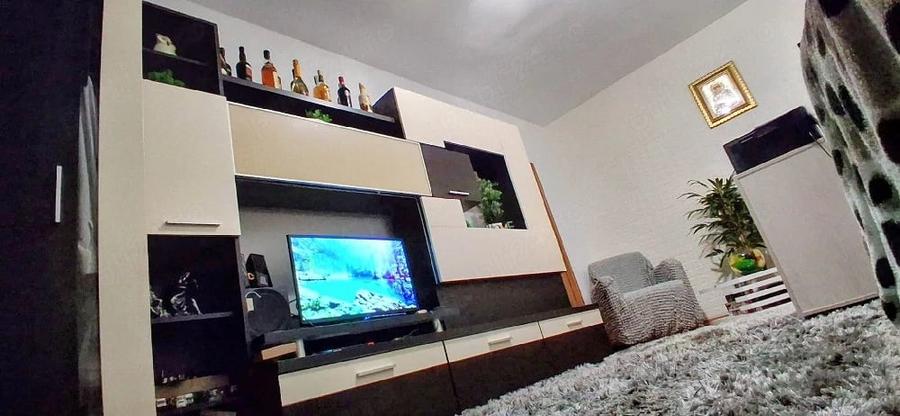 Apartament cu 2 camere semidecomandat în Cetate