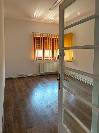 Apartament cu 4 camere semidecomandat în Calea Călărașilor
