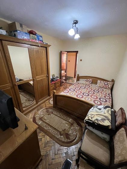 Apartament cu 4 camere semidecomandat în Motru