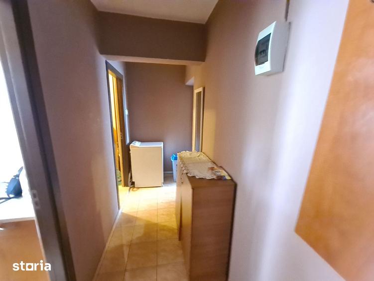 Garsonieră decomandată în Vest