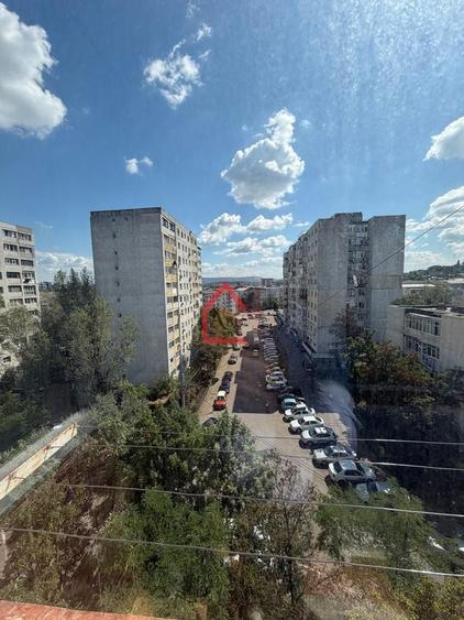 Apartament cu 3 camere decomandat, mobilat în Mircea cel Bătrân