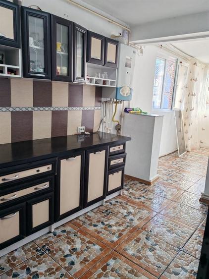 Apartament cu 4 camere decomandat în Central