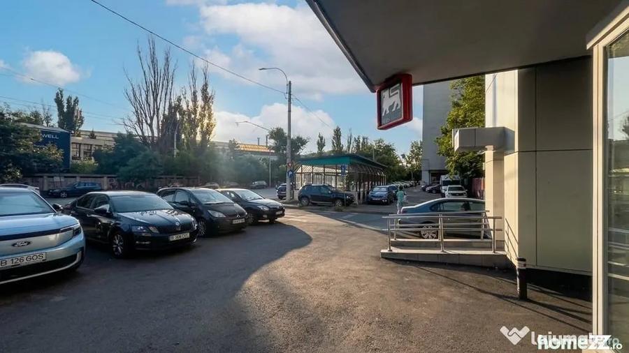 Apartament cu 3 camere semidecomandat în Grivița