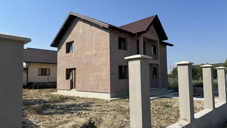 Casă cu 4 camere în Câmpineanca