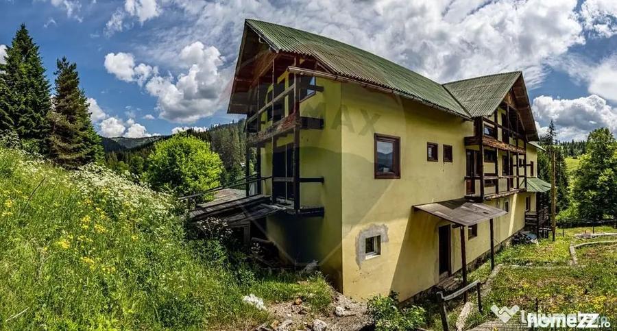 Casă cu 20 camere cu Teren 10330 Mp în Câmpulung Moldovenesc