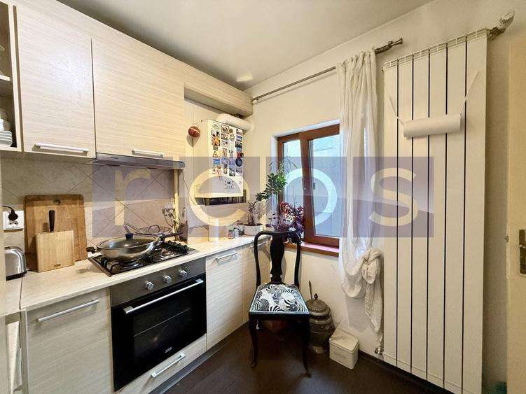 Apartament cu 4 camere semidecomandat, mobilat în P-ța Romană