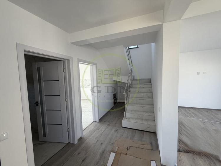 Casă individuală cu 4 camere cu Teren 350 Mp în Șimnicu de Sus