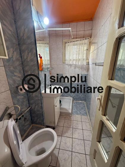 Apartament cu 3 camere semidecomandat, mobilat în Craiovița Nouă