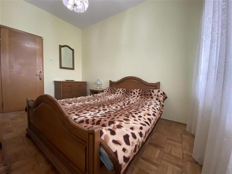 Casă individuală cu 7 camere cu Canalizare în Liceul Militar