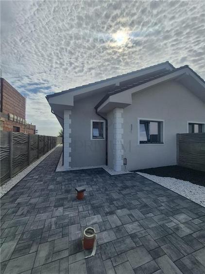 Duplex cu 3 camere cu Teren 315 Mp în Moșnița Nouă