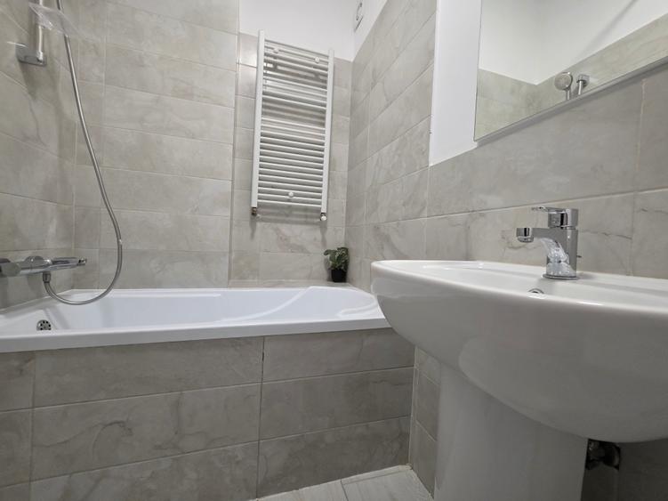Apartament cu 2 camere semidecomandat în P-ța Universității