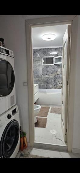 Apartament cu 3 camere decomandat în Lacu