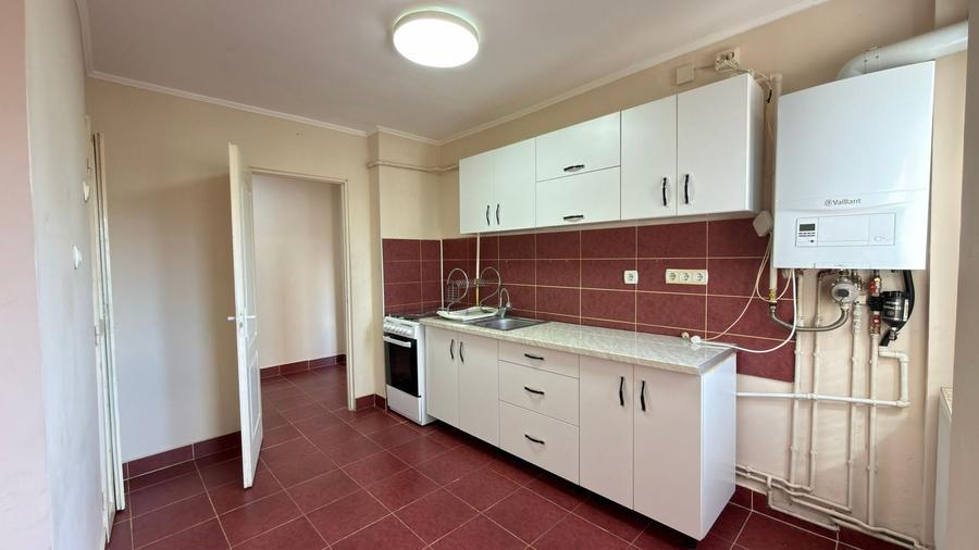 Apartament cu 3 camere semidecomandat în Nord-Vest