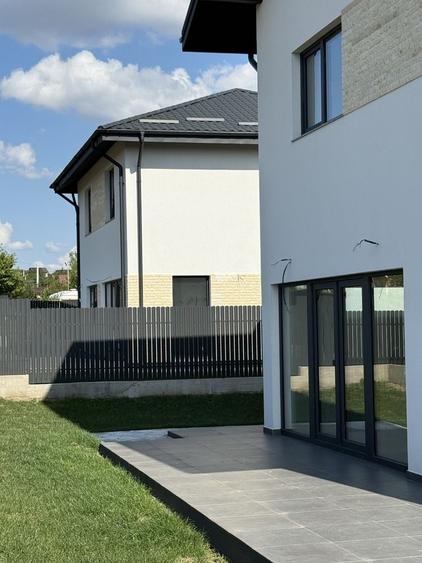 Casă cu 4 camere în Valea Adâncă