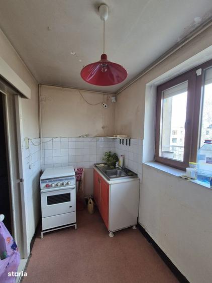 Apartament cu 3 camere semidecomandat în Ștefan cel Mare
