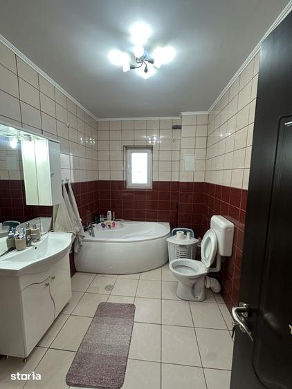 Casă cu 3 camere cu Teren 200 Mp în Central