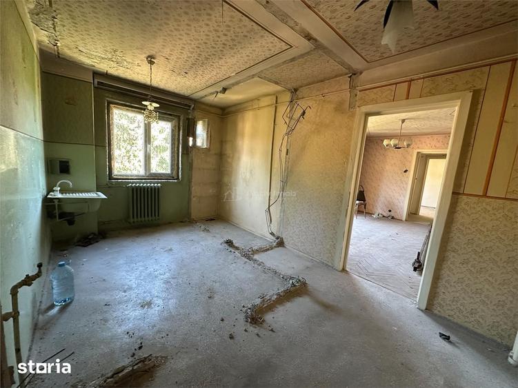 Apartament cu 3 camere semidecomandat în Central