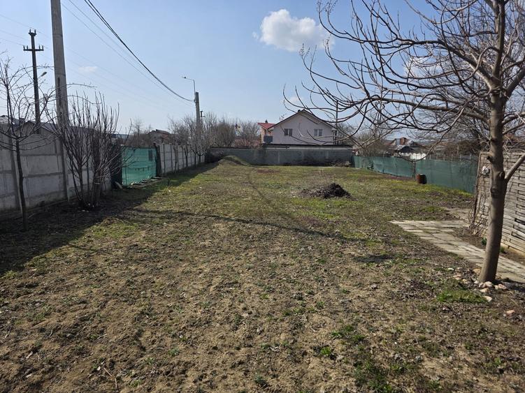 Teren de 865 mp, în Leșile