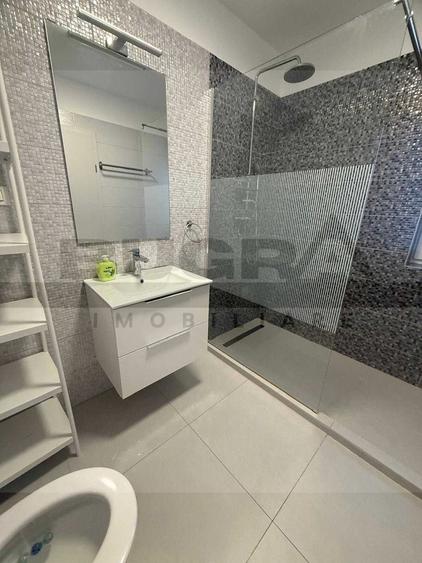 Duplex cu 4 camere cu Canalizare în Exterior Vest