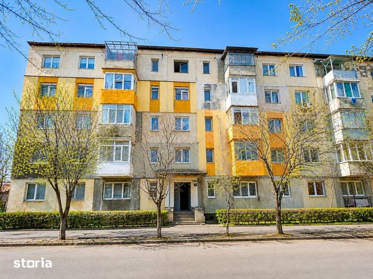Apartament cu 3 camere semidecomandat în Central