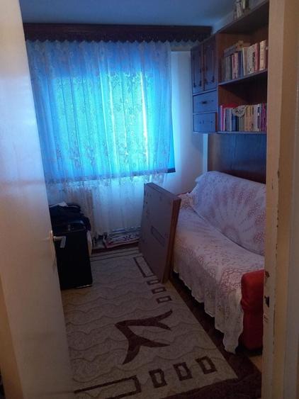 Apartament cu 3 camere semidecomandat în Milcov