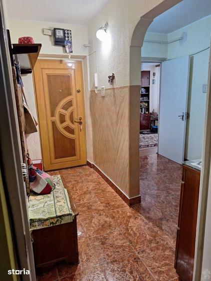 Apartament cu 3 camere decomandat în Sud