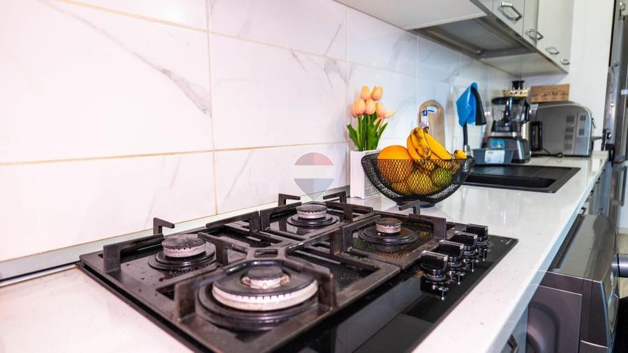 Apartament cu 3 camere semidecomandat, mobilat în Dobroești
