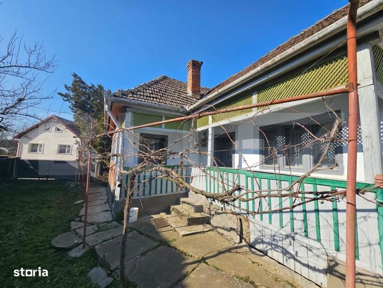Casă cu 4 camere cu Teren 1000 Mp în Sâncel