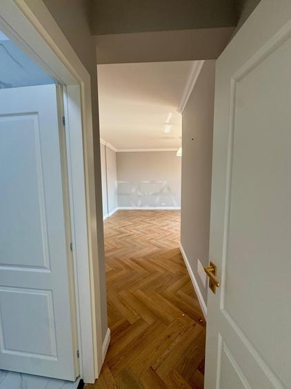 Apartament cu 3 camere decomandat în Aviației