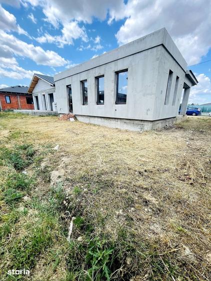 Casă cu 3 camere cu Teren 300 Mp în Sânmartin