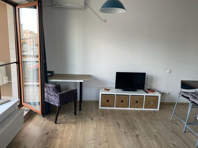 Apartament cu 2 camere semidecomandat în Mihai Bravu