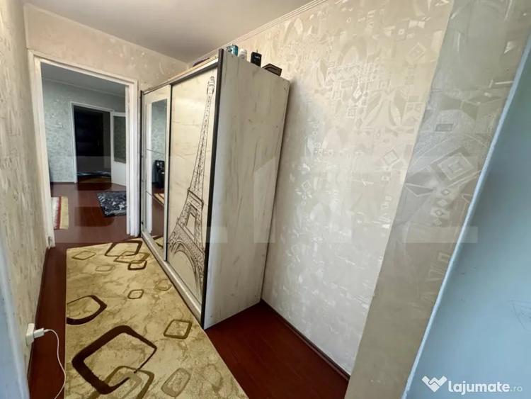 Apartament cu 3 camere semidecomandat, mobilat în Calea București