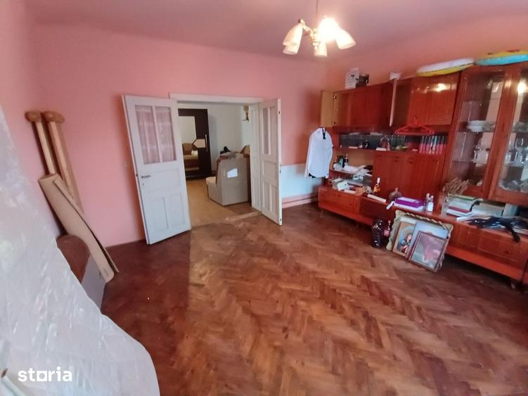 Casă cu 2 camere cu Teren 580 Mp în Central