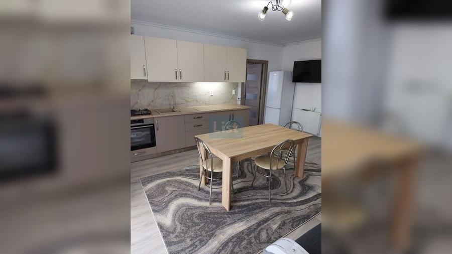 Apartament cu 3 camere semidecomandat, mobilat în Florești