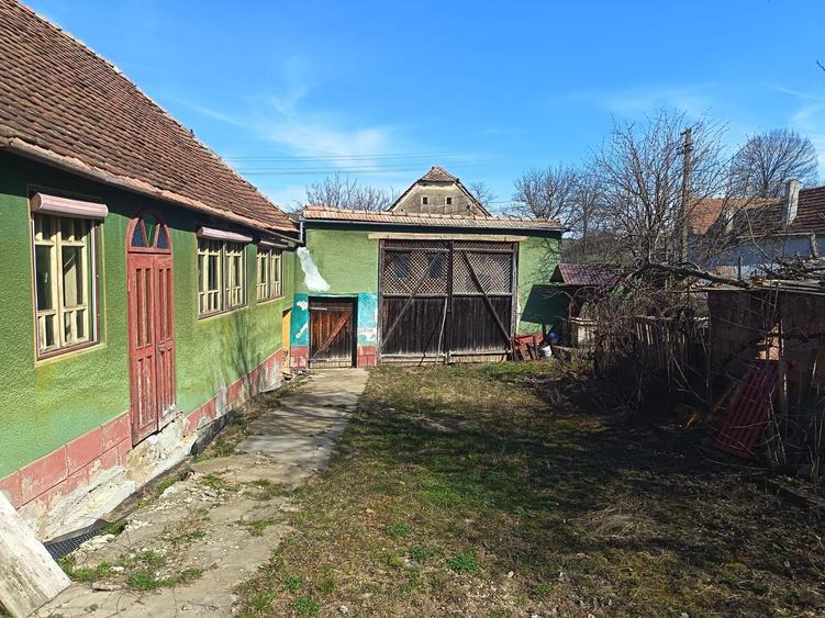 Casă cu 3 camere cu Teren 1565 Mp în Sângătin