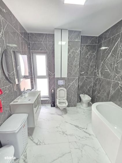 Casă cu 4 camere cu Teren 1200 Mp în Central