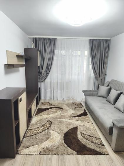Apartament cu 2 camere semidecomandat în Podu Roș