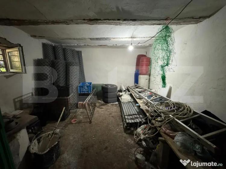 Casă cu 4 camere cu Teren 3697 Mp în Central