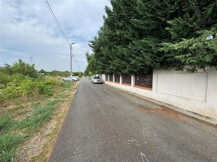 Teren Construcții intravilan de 850 mp, în Vest