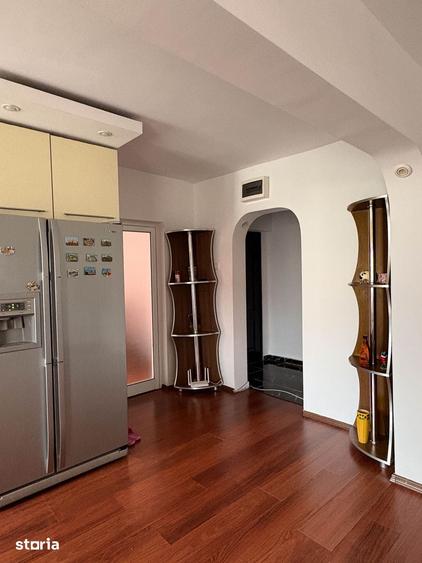 Apartament cu 3 camere decomandat în 9 Mai