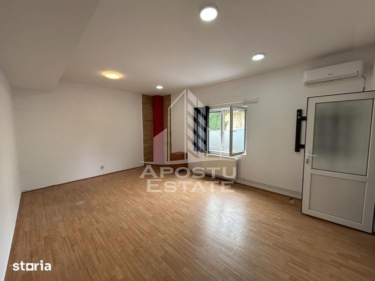Spațiu comercial, de 24 mp, în Fabric
