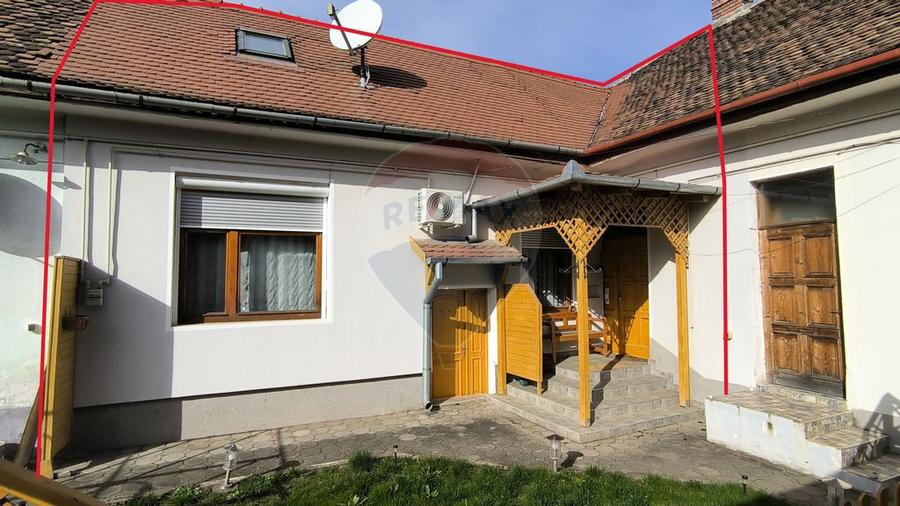Apartament cu 3 camere semidecomandat în Central