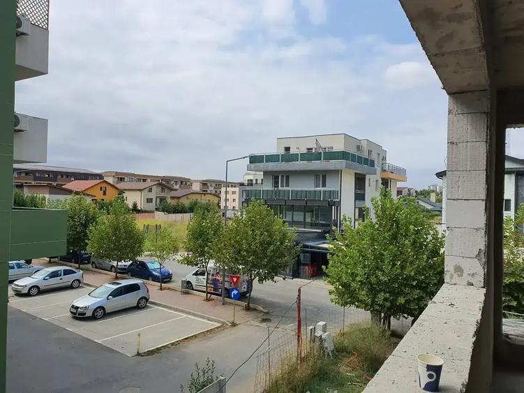 Garsonieră decomandată în Titan