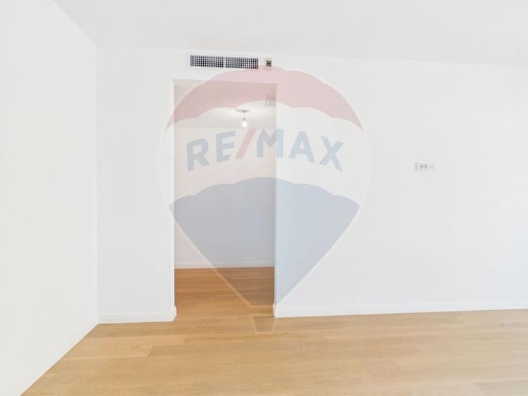 Apartament cu 3 camere semidecomandat în Nord