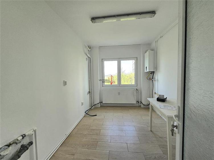 Apartament cu 3 camere decomandat în Colentina