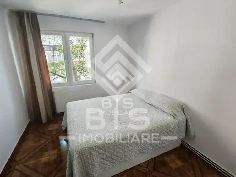 Apartament cu 4 camere decomandat în Independenței