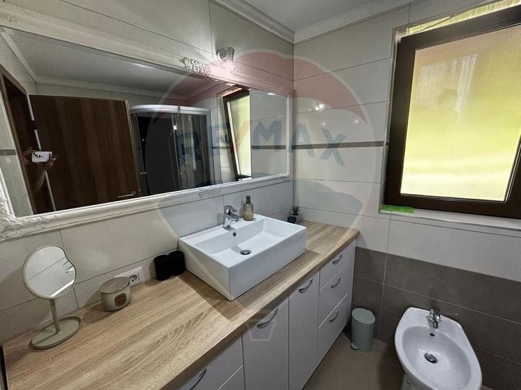 Apartament cu 3 camere decomandat în Valea Roșie