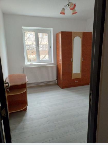Apartament cu 2 camere semidecomandat în Podu Rizii