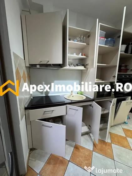 Apartament cu 3 camere semidecomandat în Romană