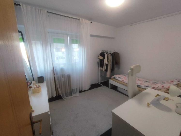 Apartament cu 3 camere decomandat în Titulescu